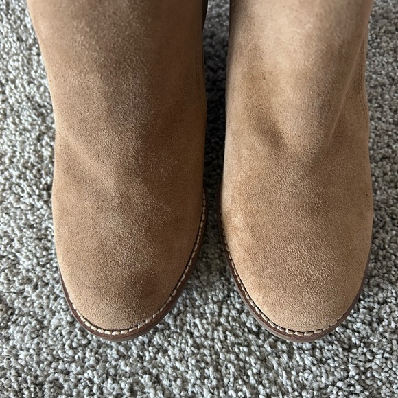 Lucky Brand Yasine Tan Suede Ankle Booties, 8.5, buckle detail - Picture 2 of 11